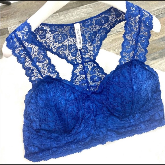 Plus Sapphire hourglass back lace bralette w. pads - Picture 2 of 8